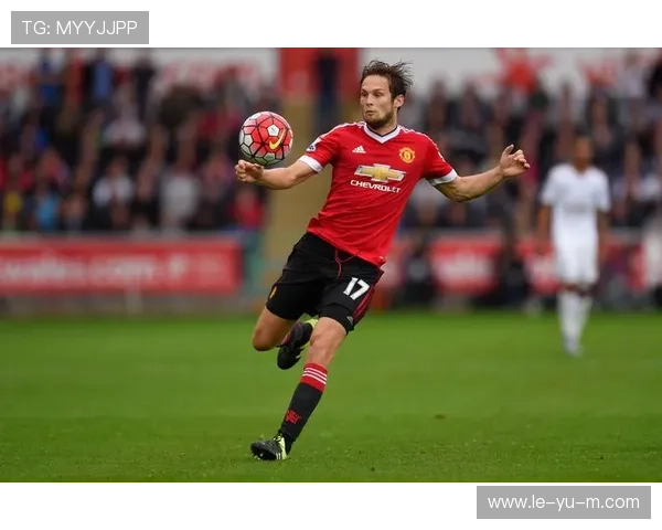 范佩西正式上任开启执教新篇