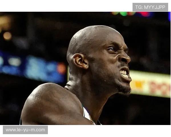 冯杰抓帽后挑衅:问问加内特敢在我面前扣篮吗?