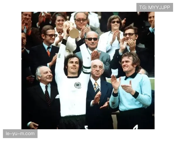 贝肯鲍尔“自由人”战术遗产如何重塑现代足球理念