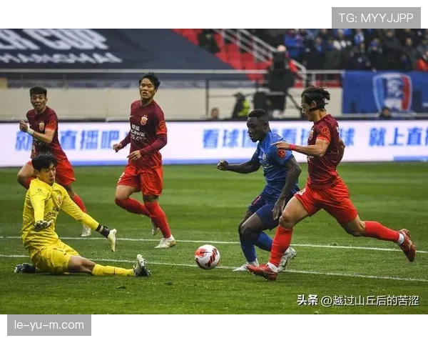 上海申花中场缺少关键连接点，组织推进受限，对球队整体表现带来阶段性影响